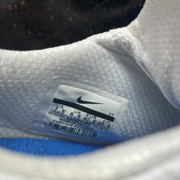 Nike Univ of Kentucky cross trainer. Worn twice. Inserts say “Go Big Blue” - Picture 3 of 6